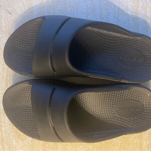 OOFOS Black Comfort Slides womens 6 men’s 4 EUC!